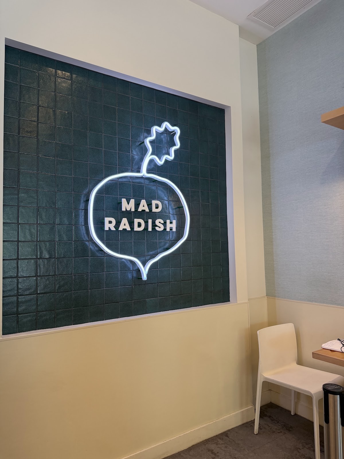 Mad Radish l Healthy Restaurant & Catering: the place
