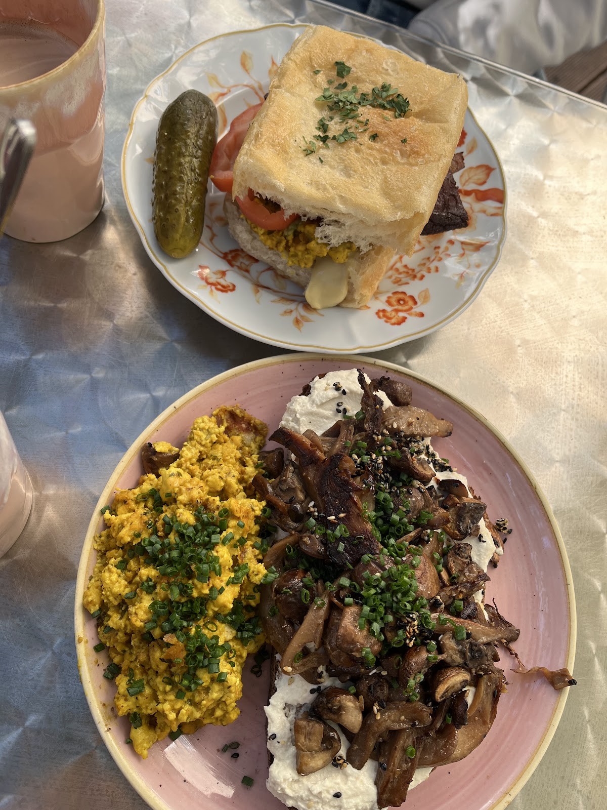 OM NOM NOM CAFÉ: food & drinks