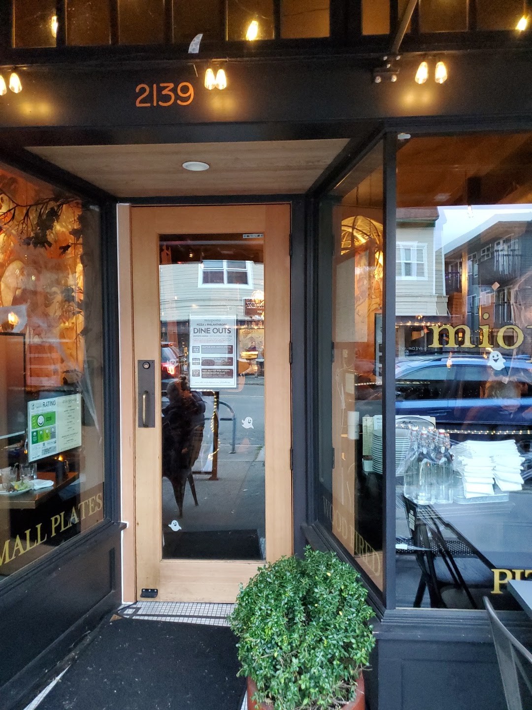 Mioposto Pizzeria: the place