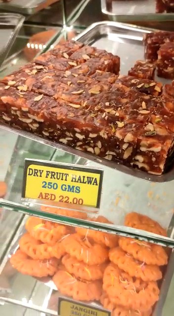 SARAVANAA BHAVAN , AL QUSAIS.: food & drinks