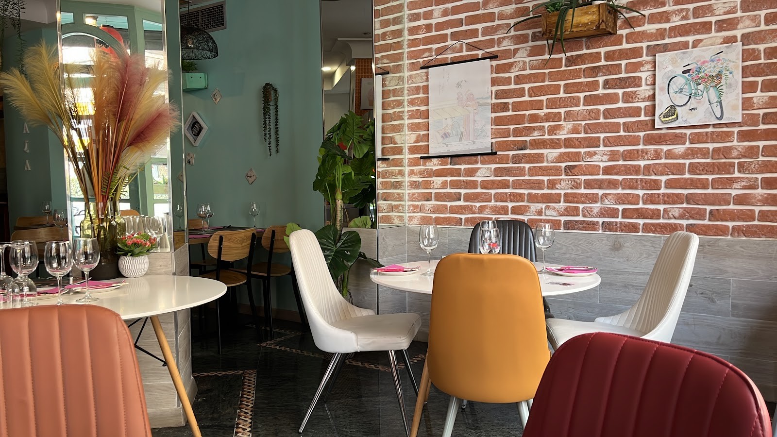 Colala Noodles & Sushi: the place