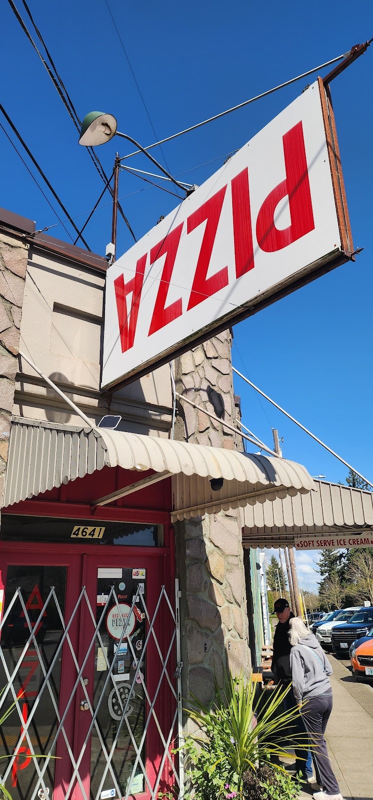 Red Sauce Pizza: the place