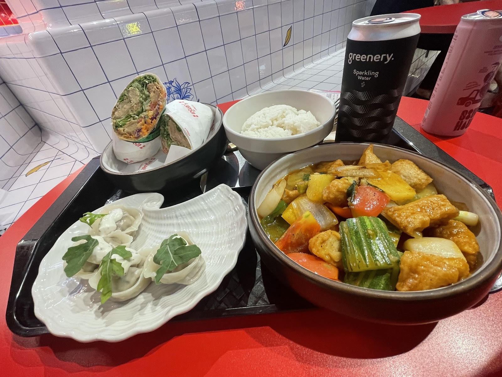 V Street Emsphere: food & drinks