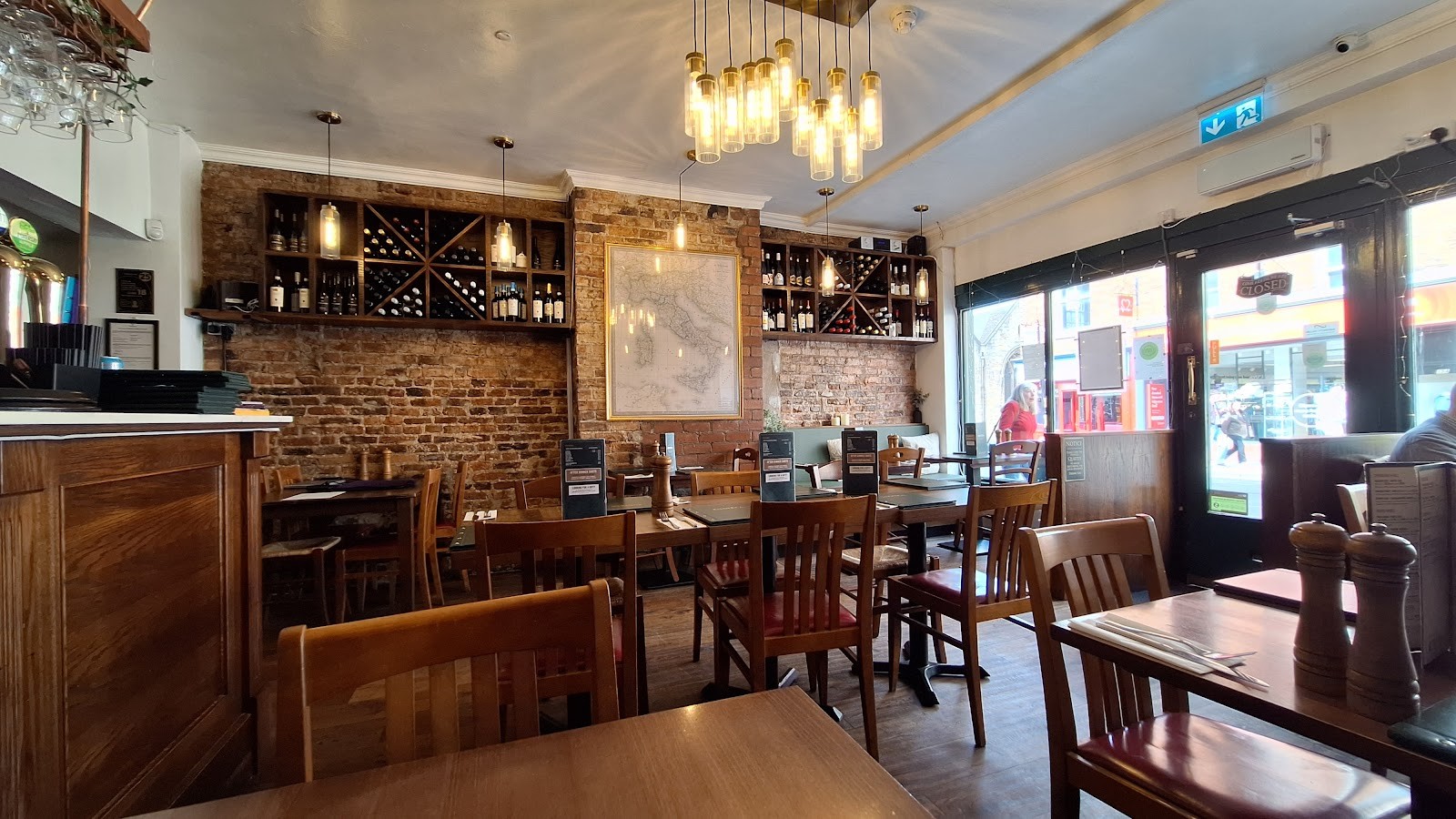 Enoteca by L'UVA: the place