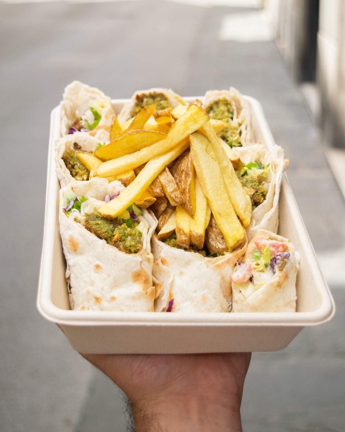 Santo Falafel: food & drinks