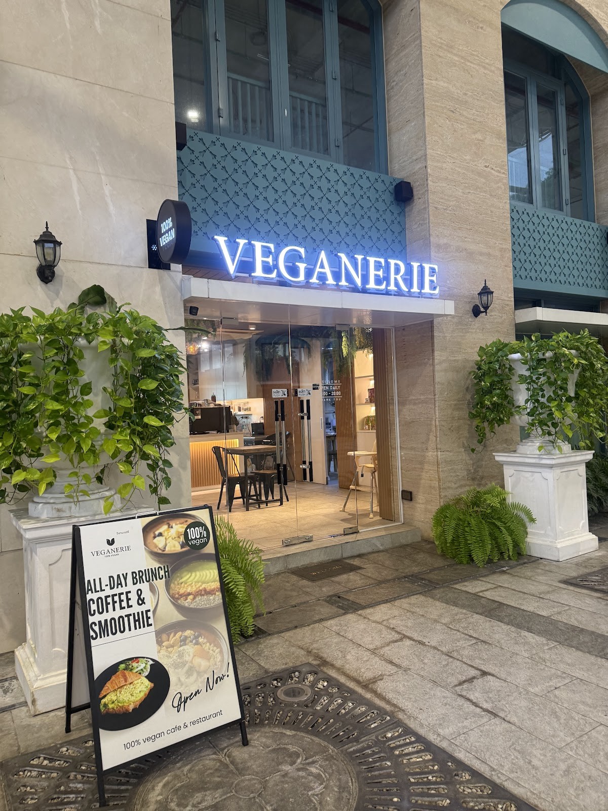 VEGANERIE Grand Palace (วีแกนเนอรี วัดพระแก้ว): the place