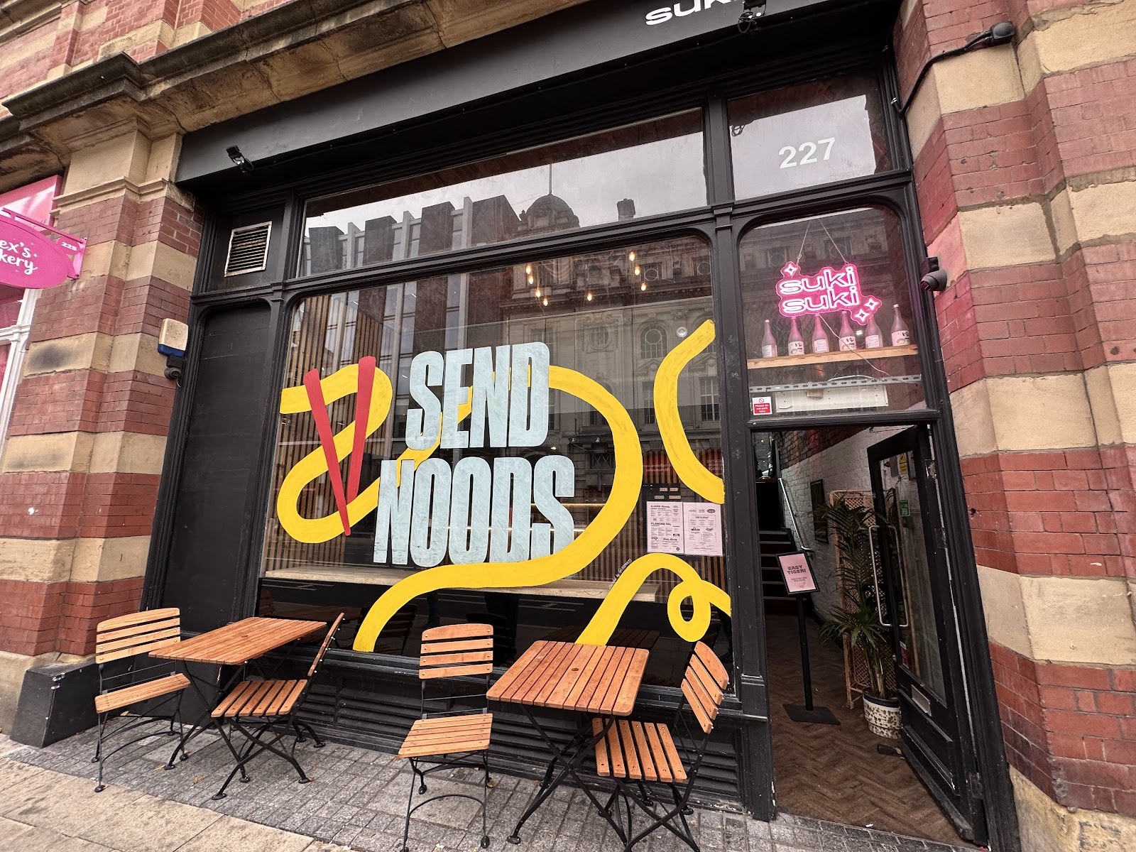 Suki Suki Street Food & Bar: the place