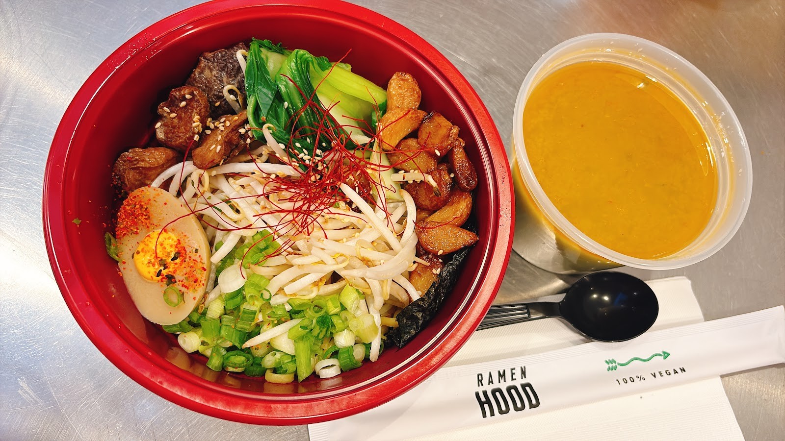 Ramen Hood: food & drinks