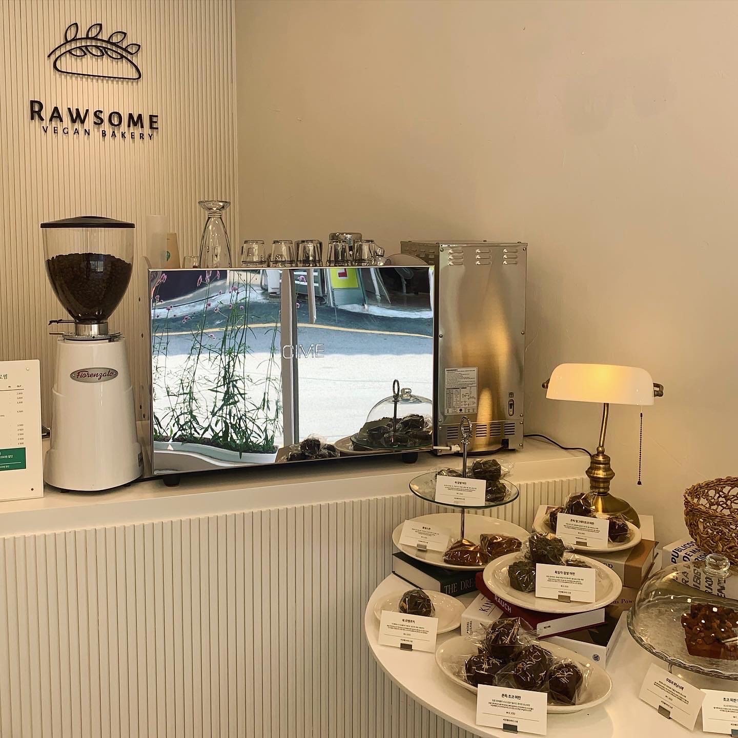 Rawsome Vegan Bakery - 비건베이커리 로썸: the place