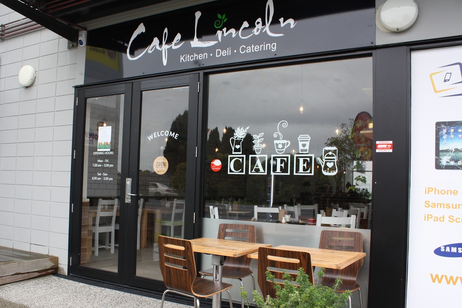 Cafe Lincoln: the place