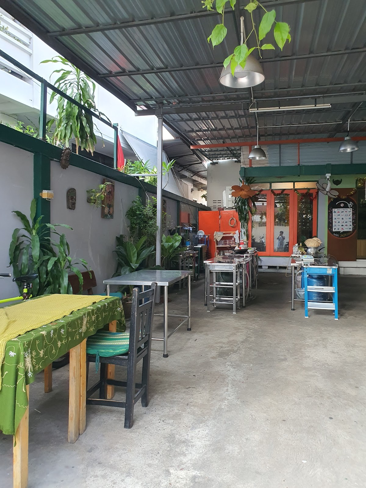 Green Garden Cooking School / May Kaidee Restaurant: the place