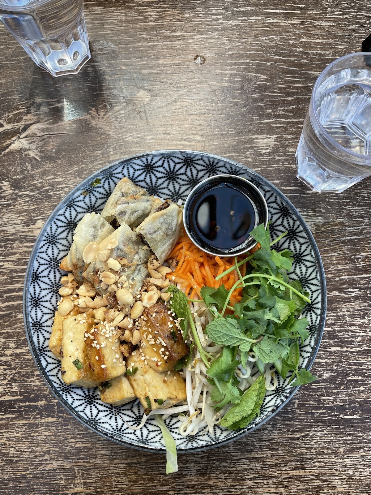 Viet Kitchen: food & drinks