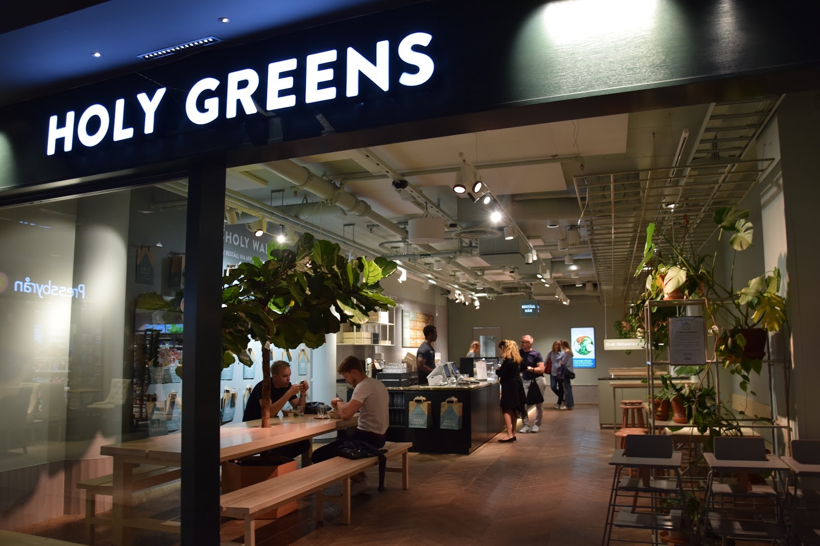 Holy Greens: the place