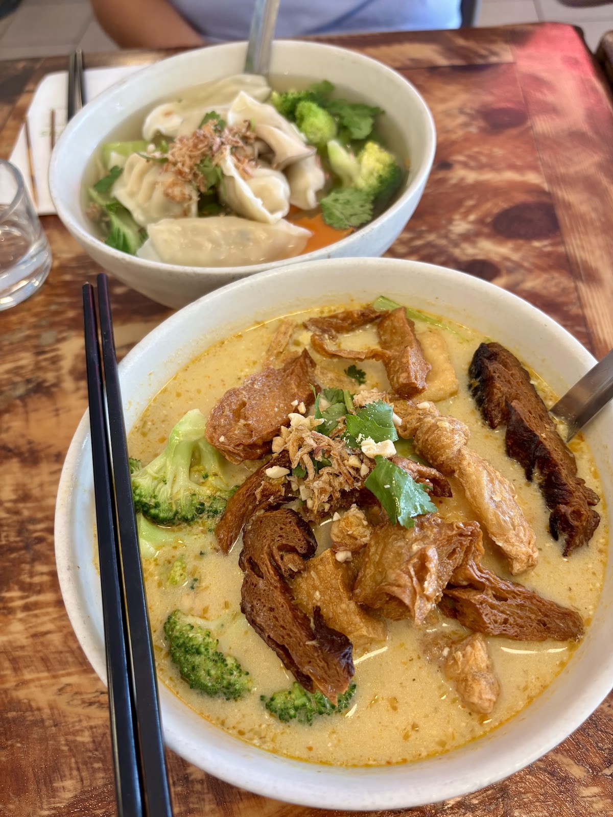Golden Lotus Vegan Newtown: food & drinks