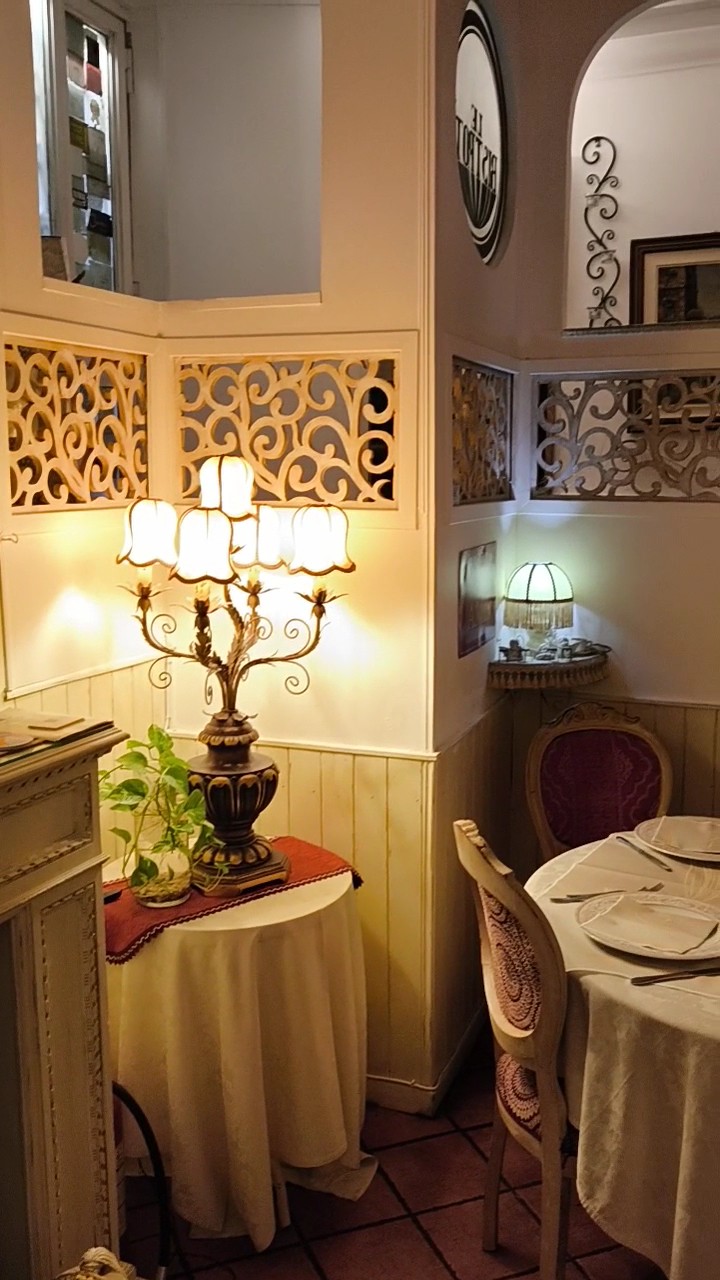 Le Bistrot: the place