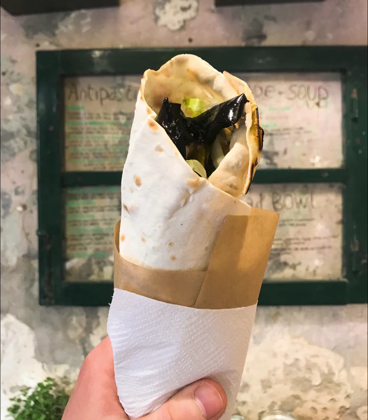 Santo Falafel: food & drinks