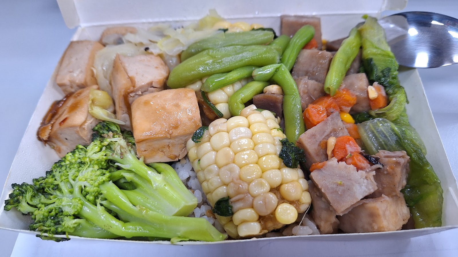Nine Six Vegetarian Square - 九六素食坊: food & drinks