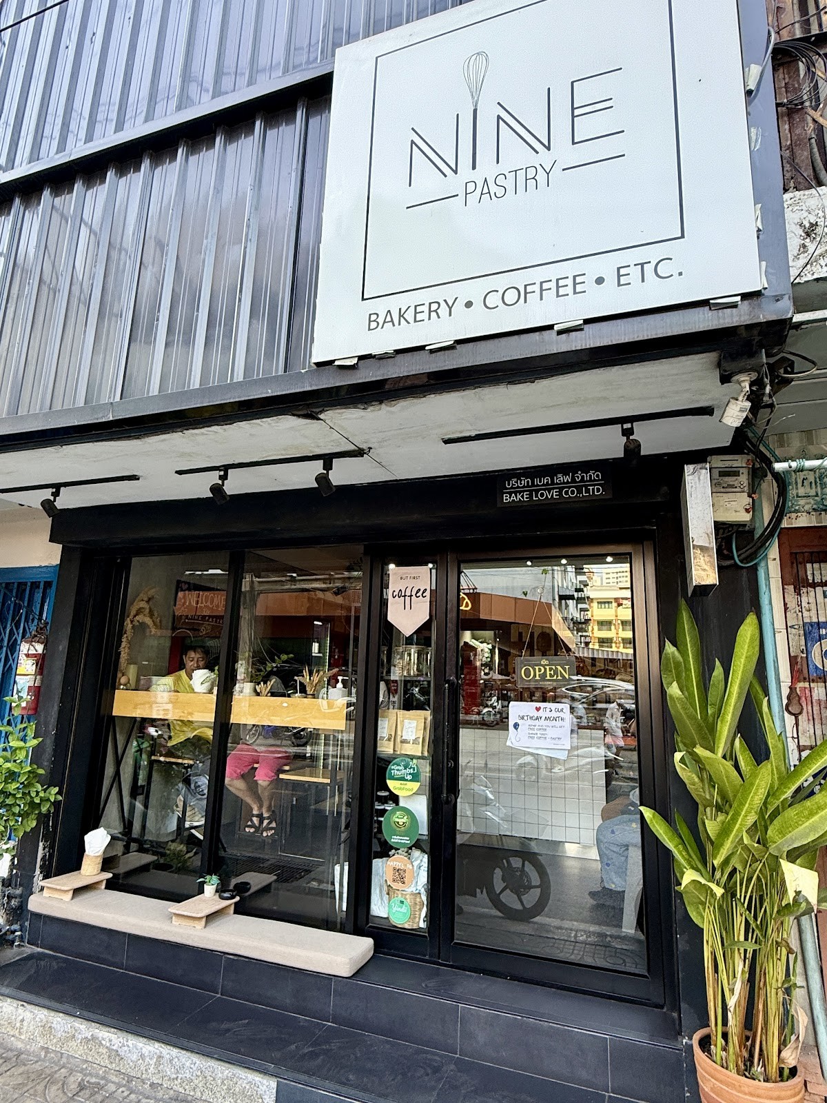 Nine Pastry: the place