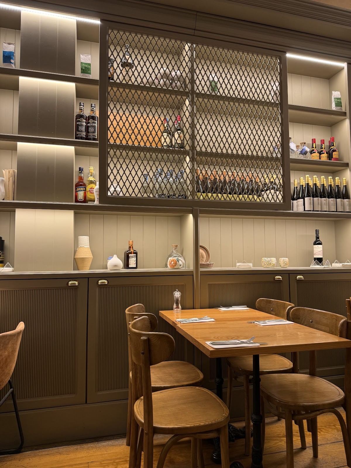 Mercador Café: the place