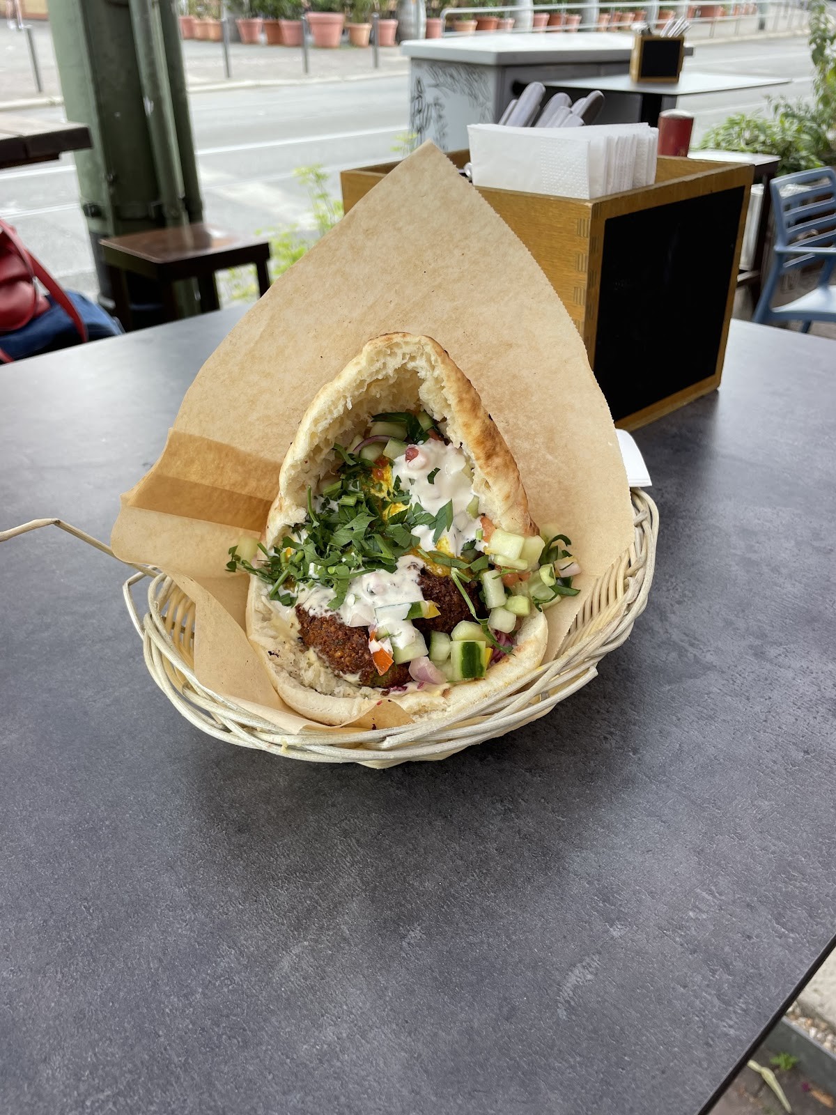 Hummus Küch': food & drinks