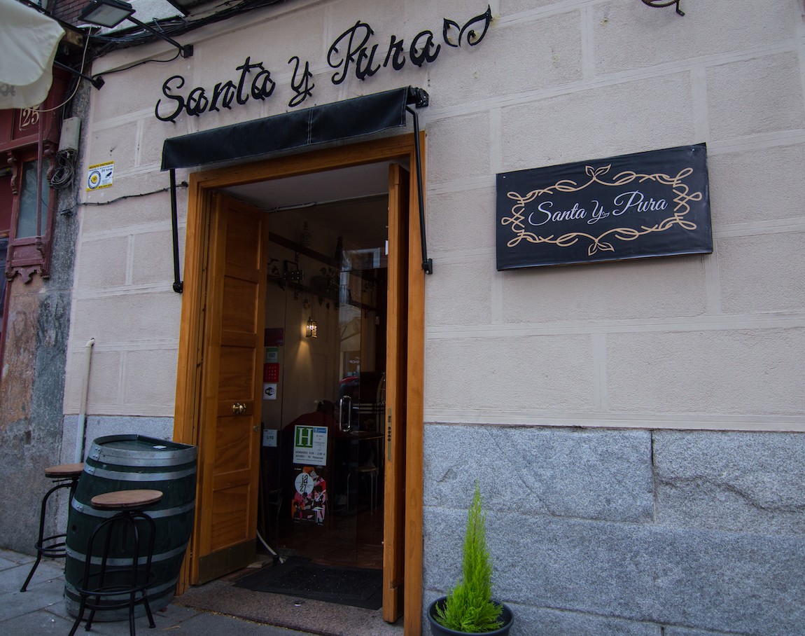 Santa y Pura Vegan Bar: the place