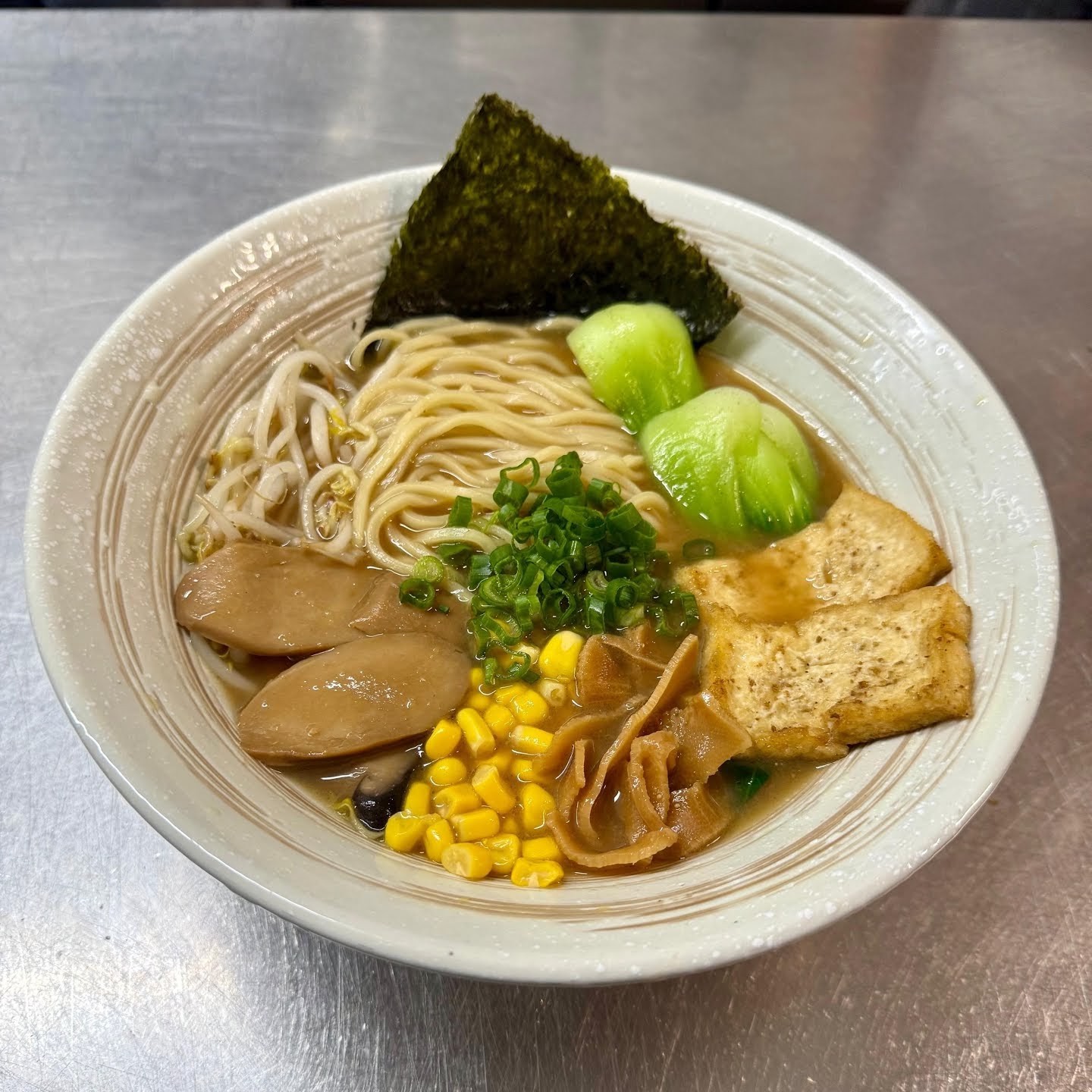 Gori Ramen: food & drinks