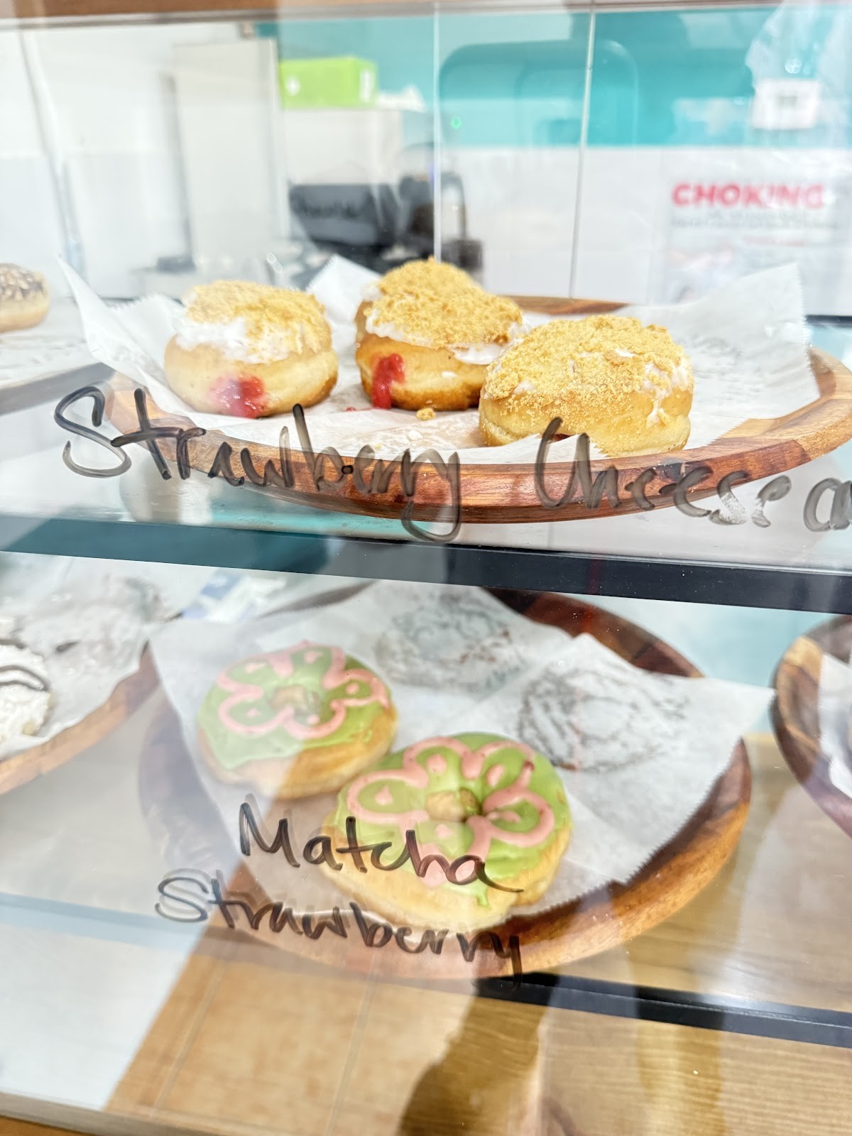 Gigi's Doughnuts: food & drinks
