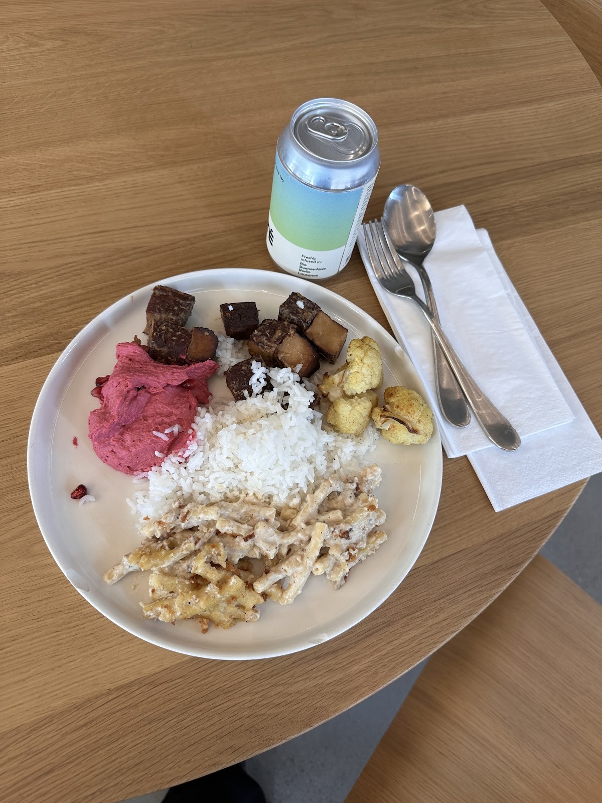 Roots Kitchen: food & drinks