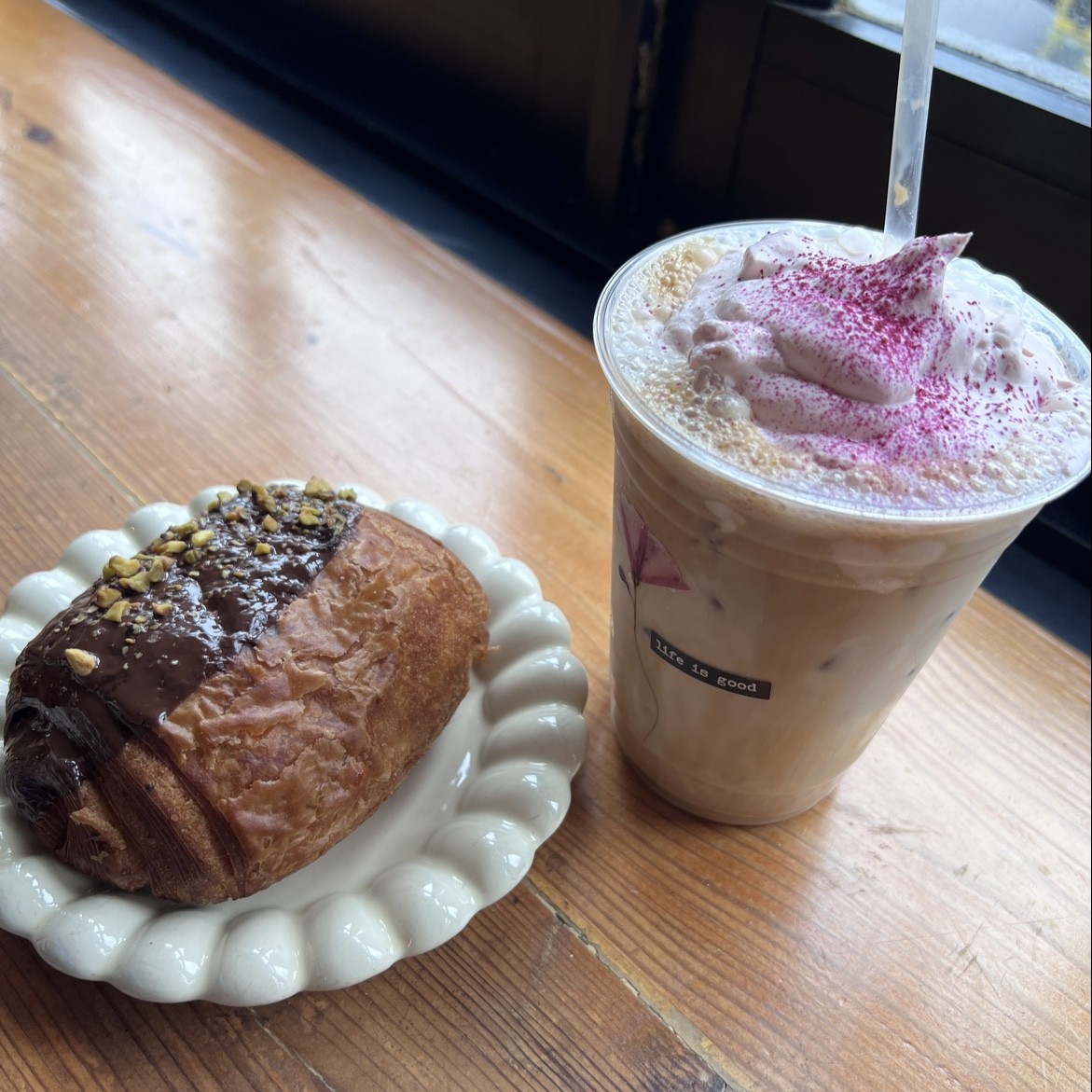 Dialogue Coffee & Flowers: food & drinks