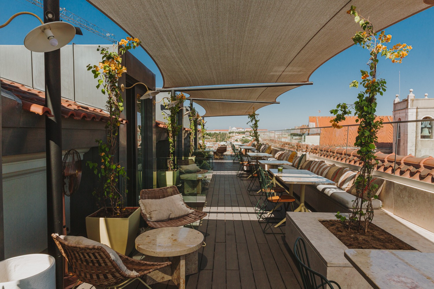 Lumi Rooftop: the place