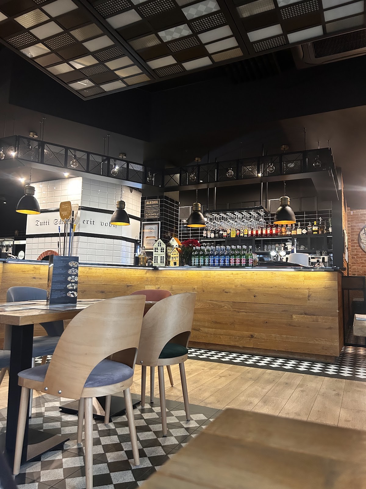 Tutti Santi pizzeria: the place