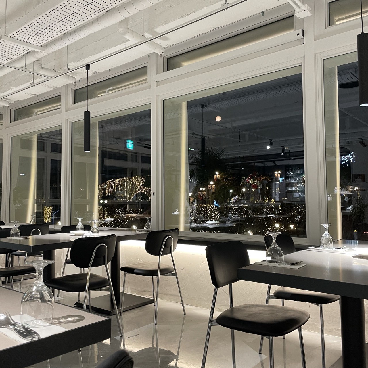 Indian Restaurant Taj: the place