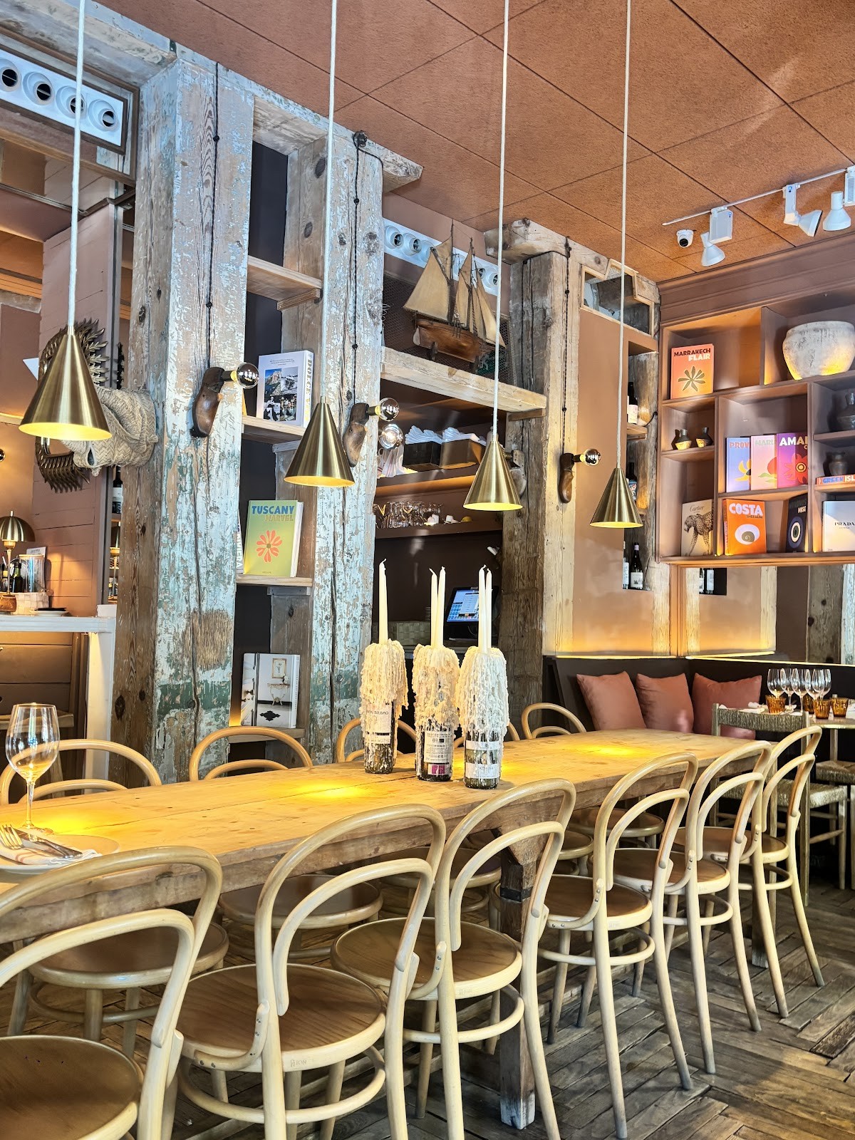 AREDNA - tapas bar: the place