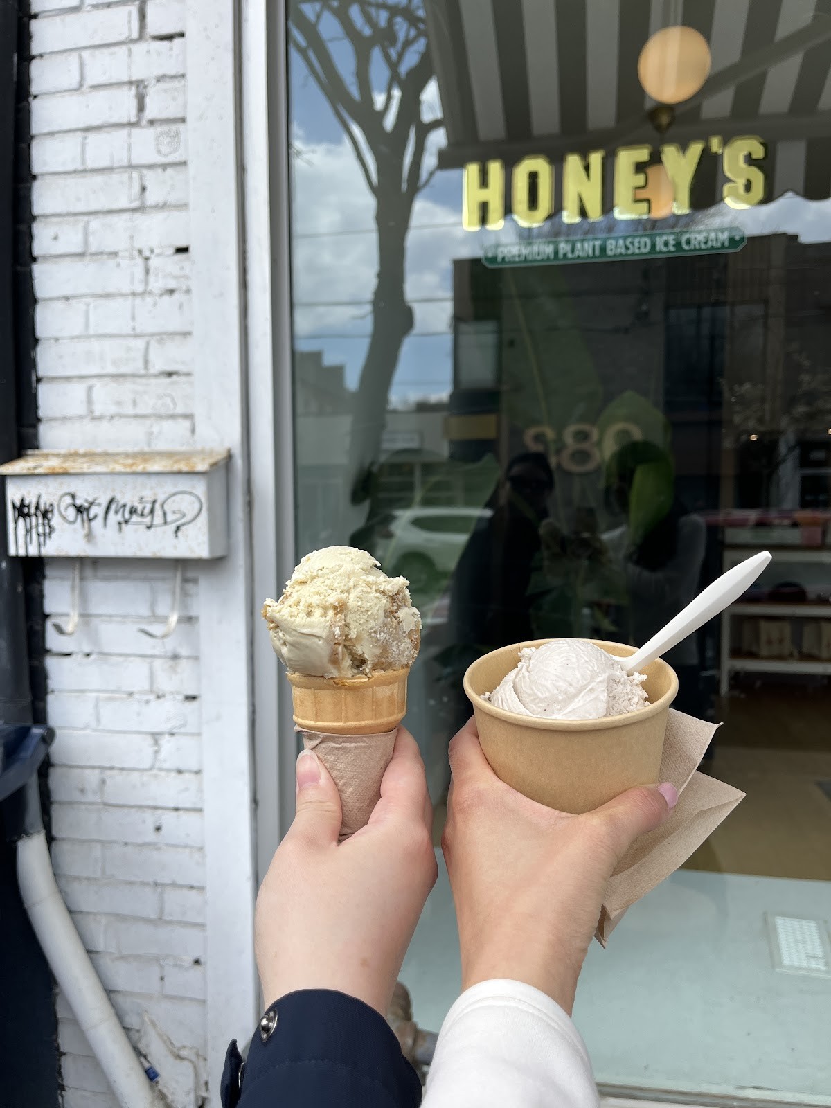Honey's Ice Cream: food & drinks