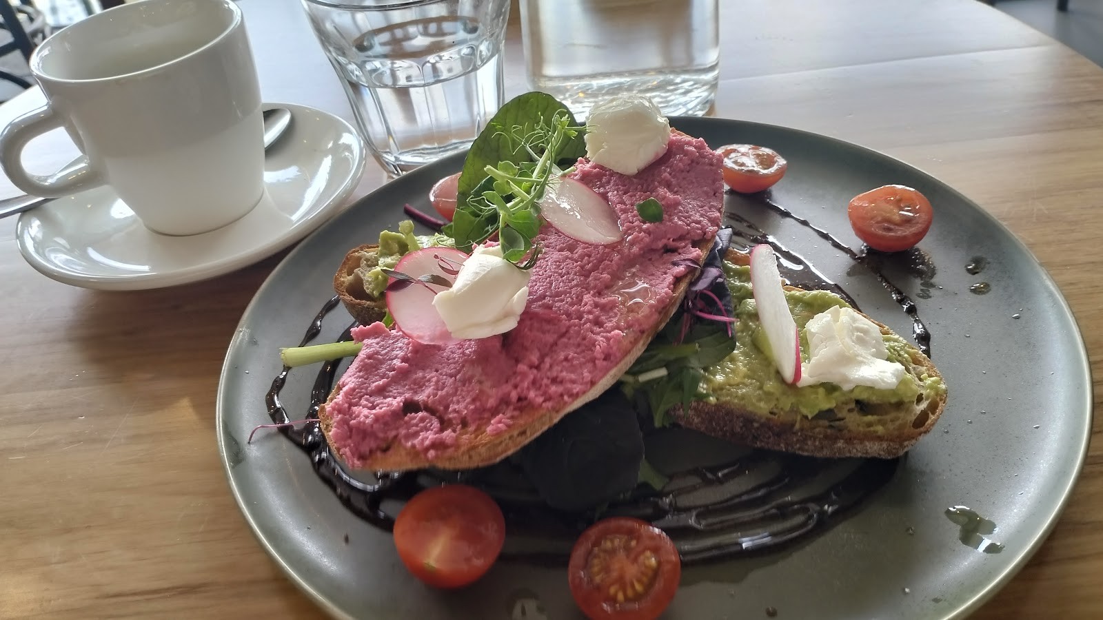 Avodi Vegetarian & Cafe: food & drinks