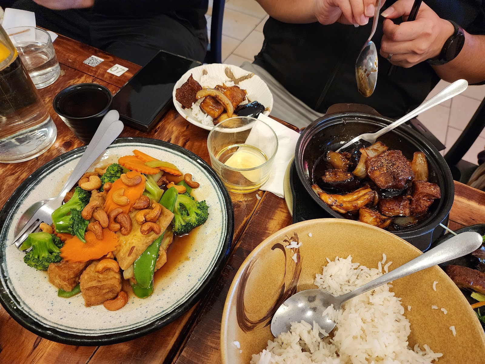 Golden Lotus Vegan Newtown: food & drinks