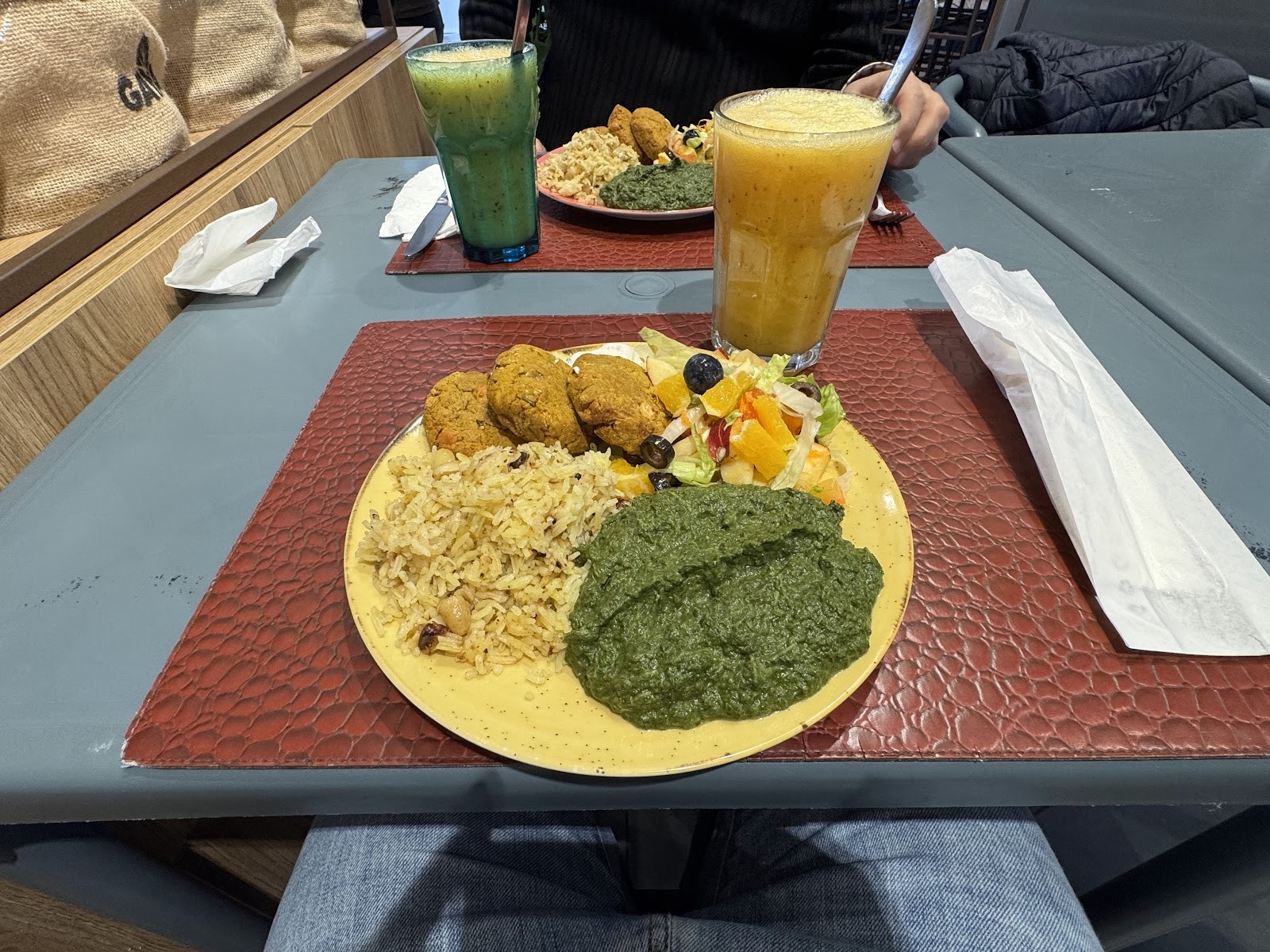 Gaya Veggie Market & Coffee Shop: food & drinks