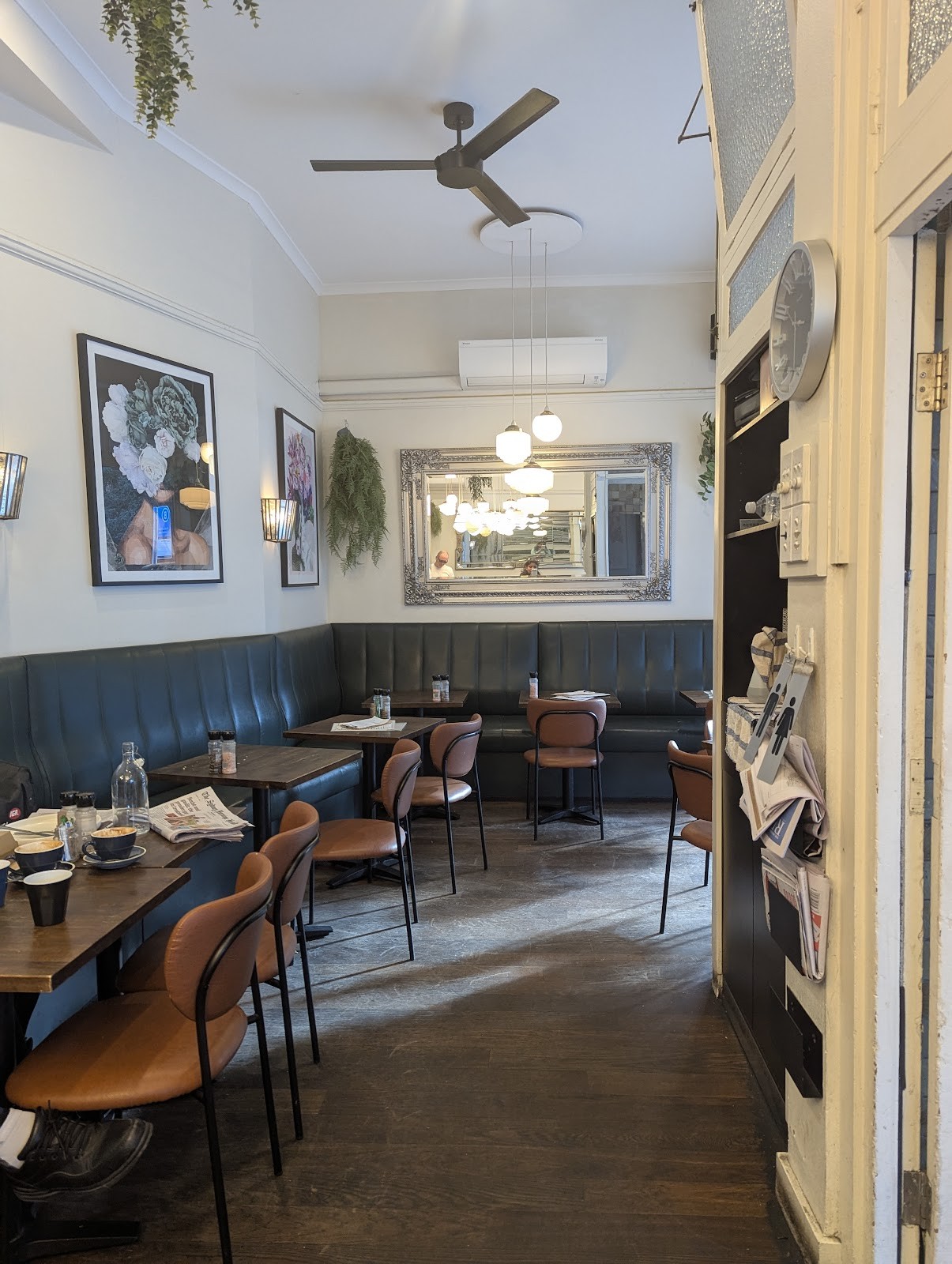 Avenue Road Cafe: the place