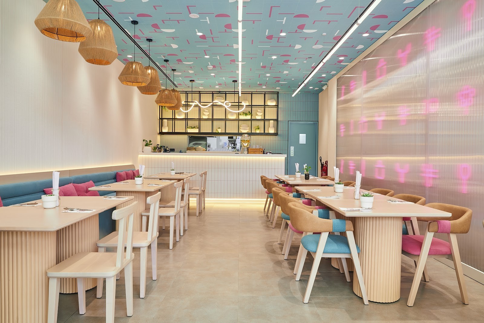 Fuchsia Urban Thai: the place