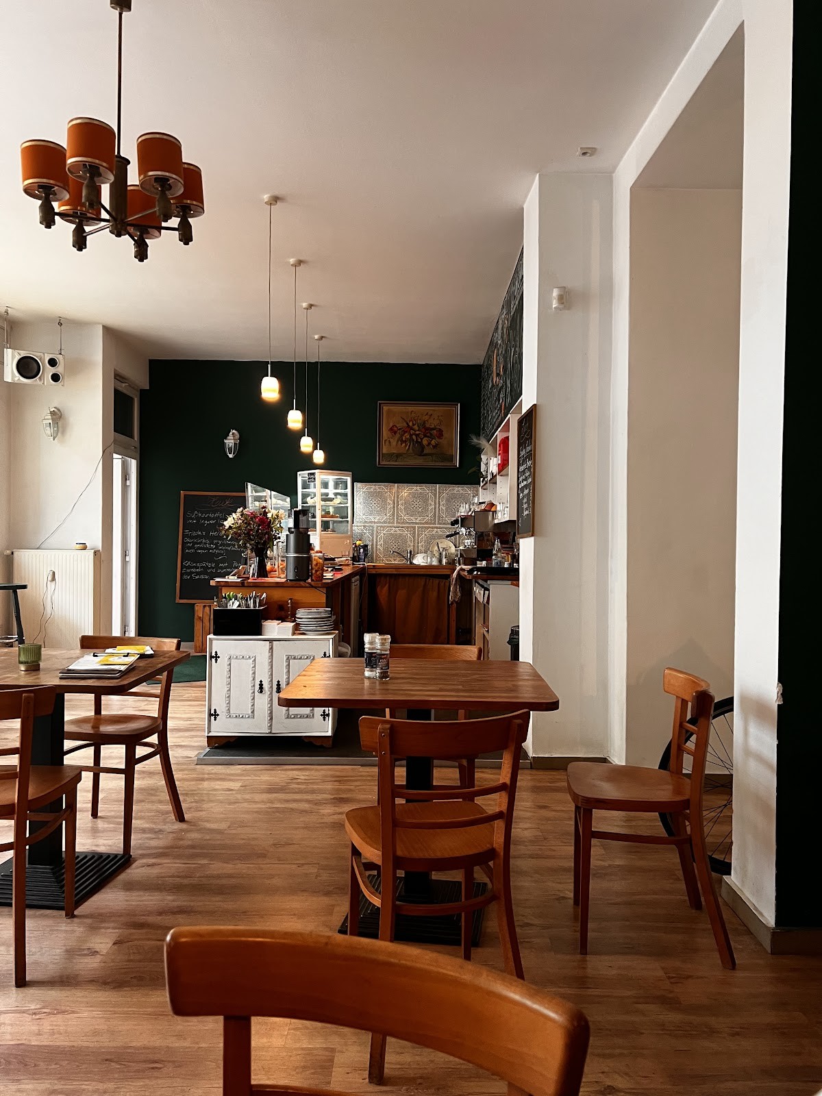 Café Fatma & Frieda | Kaffeespezialitäten | Selbstgemachter Kuchen | Frühstück | vegan & vegetarisch | Reuterkiez Berlin: the place