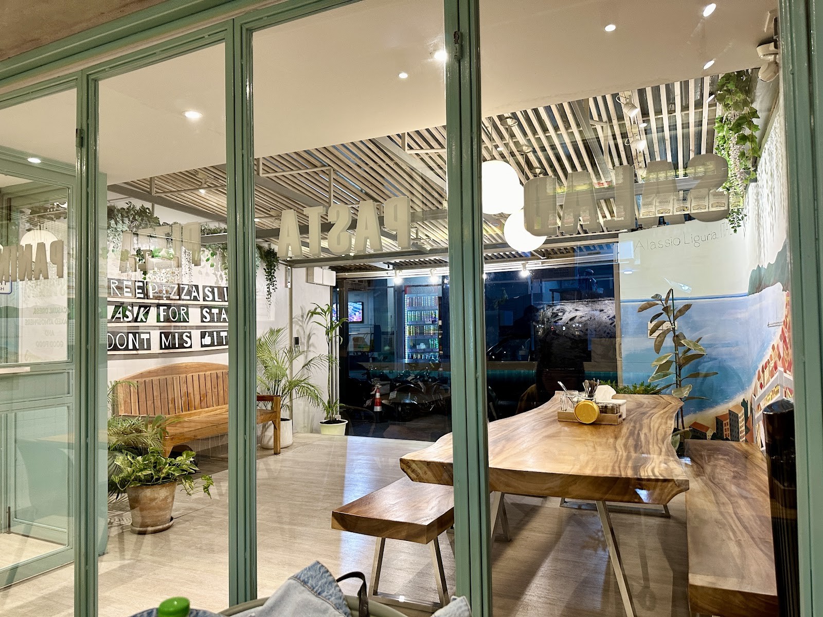 Vegano Bangkok - Thonglo 10: the place