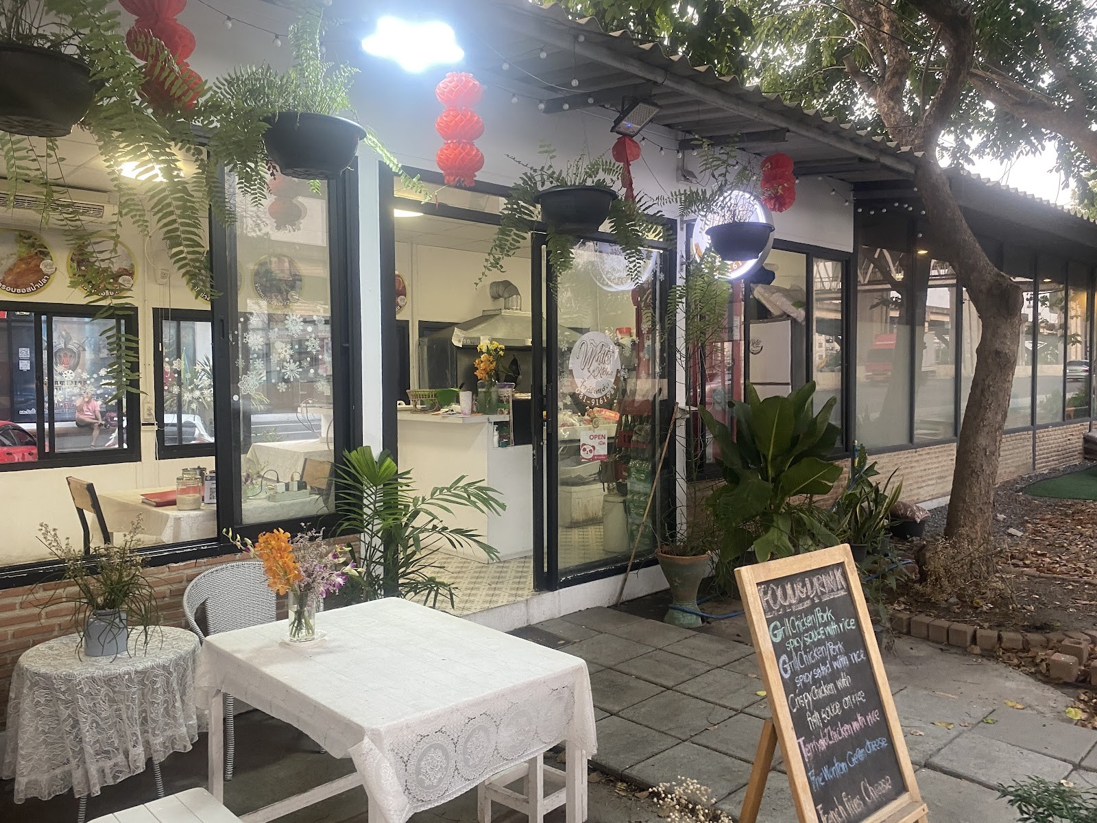 White Kitchen by Jib (เจไม่จืด): the place