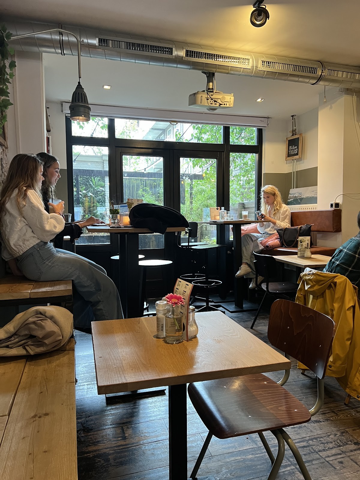 Bar Bouwmeester: the place