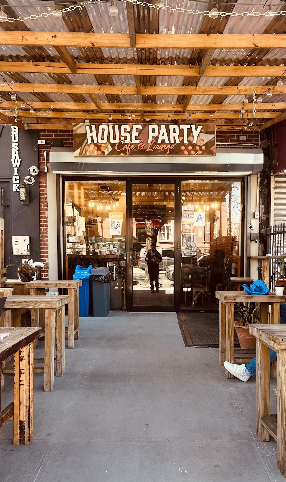 House Party Cafe & Lounge: the place