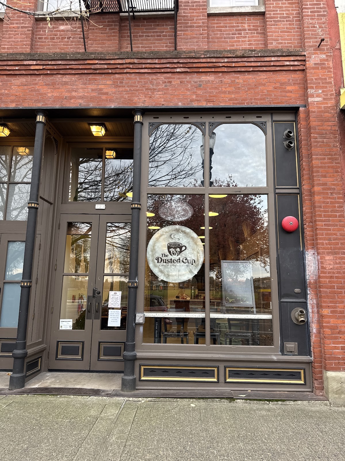 The Dusted Cup: the place