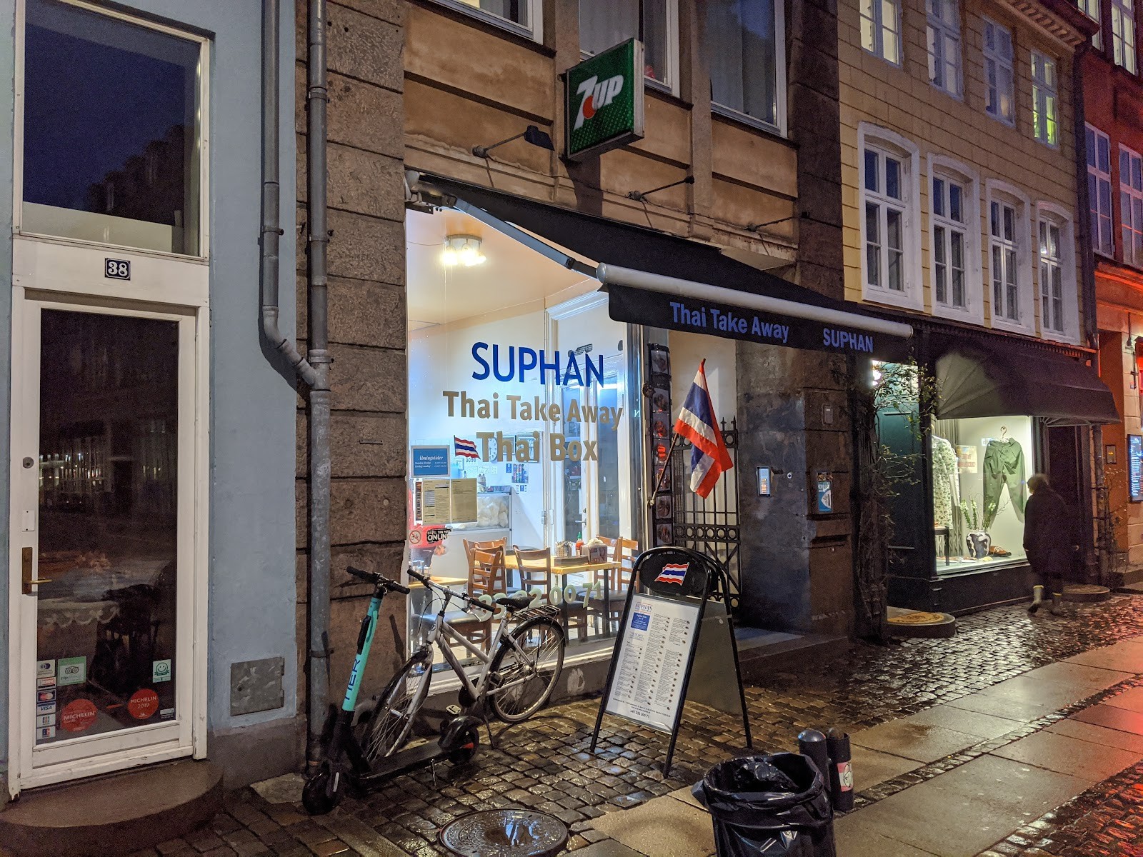 Suphan Thai Takeaway: the place