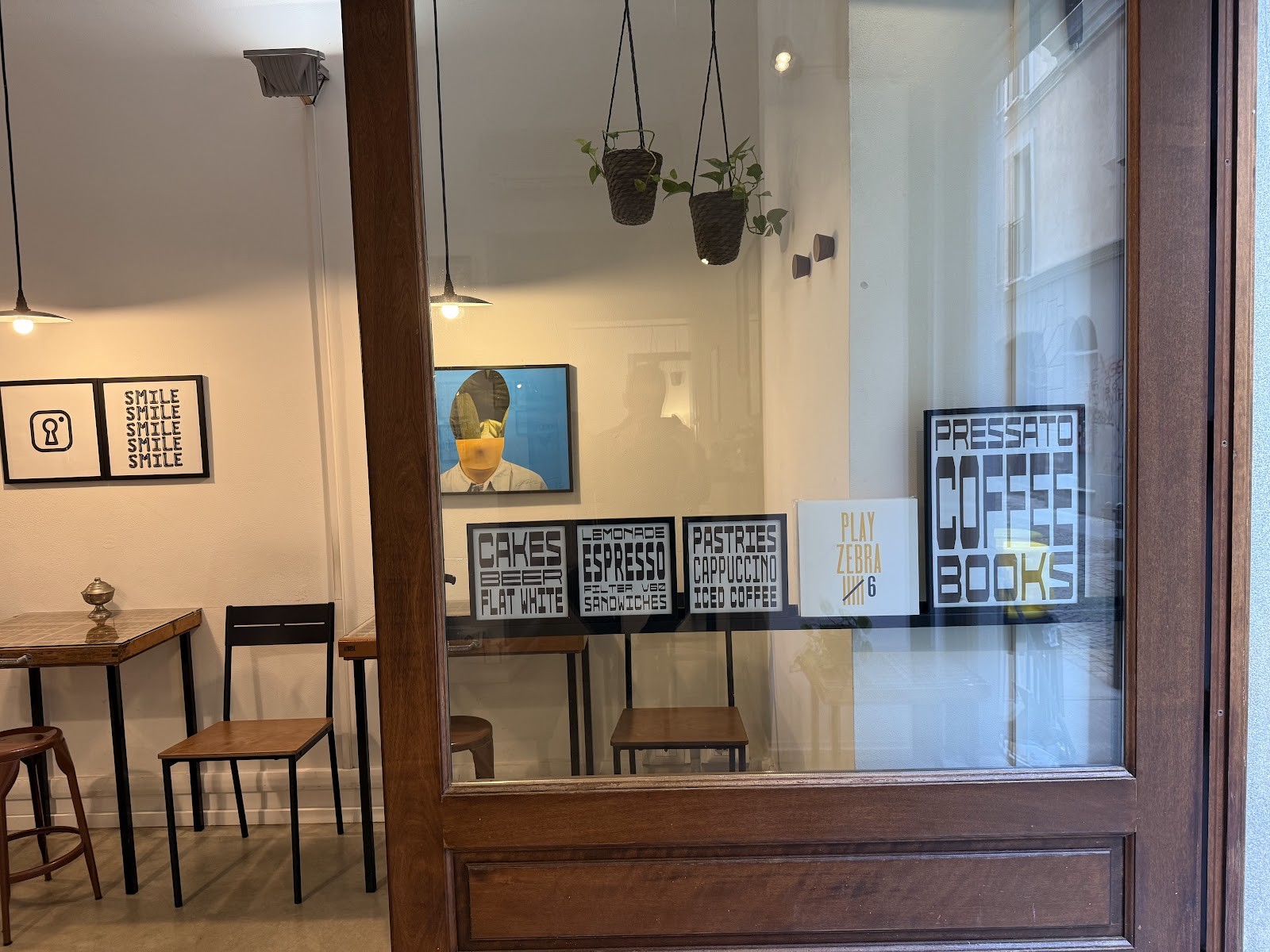 Pressato Coffee & Books: the place