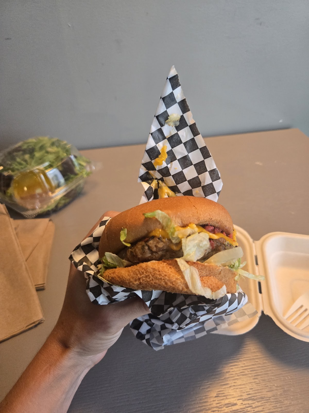 Francis Burger Joint: food & drinks