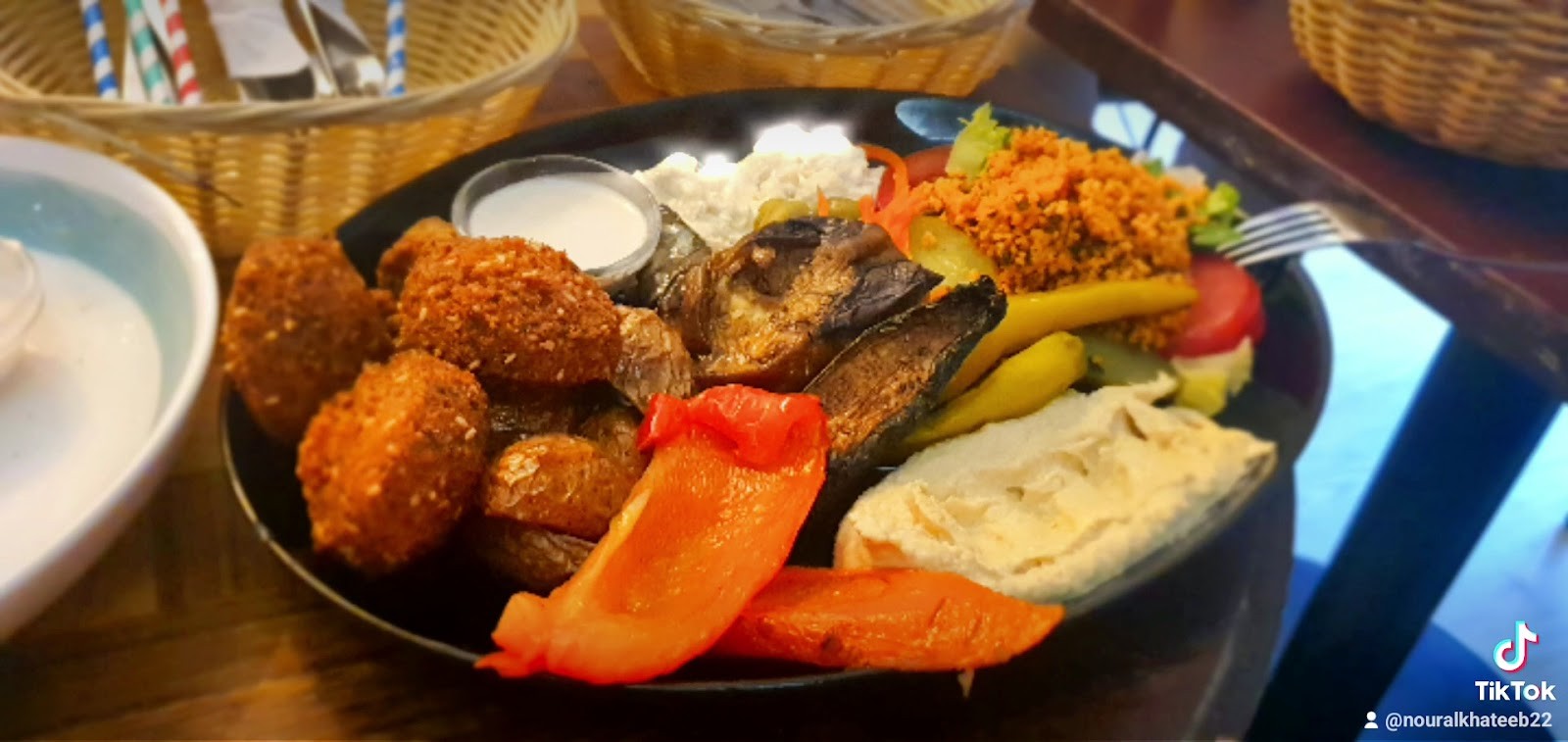 Kiez Falafel: food & drinks