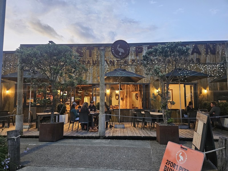 Rusty Pelican Sports Bar: photo